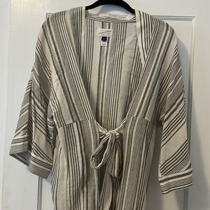 Universal thread striped kimono robe